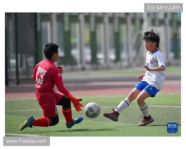 青春绿茵燃动激情青岛少年奋勇拼搏展现足球风采